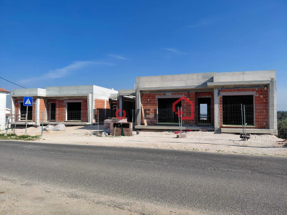 Moradia T3 para Venda em Atouguia Foto 1