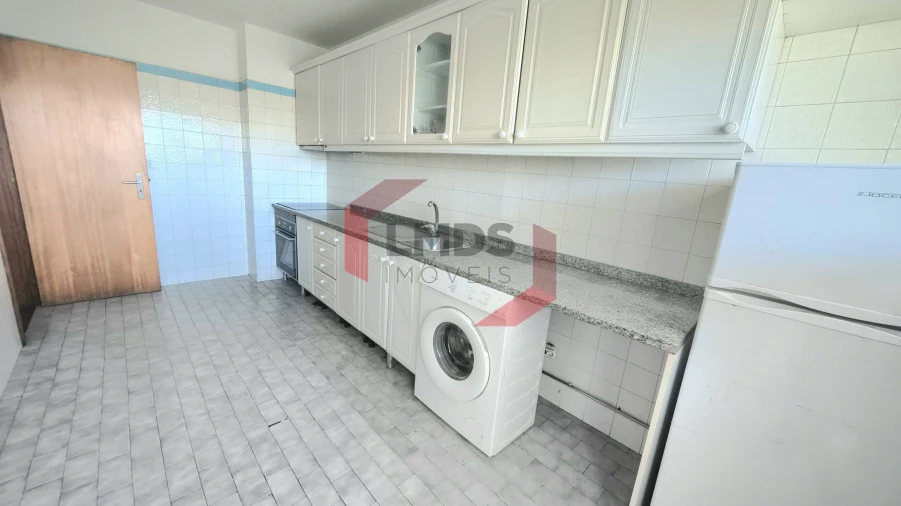 Apartamento T3 para Venda em Vilar de Andorinho Foto 2