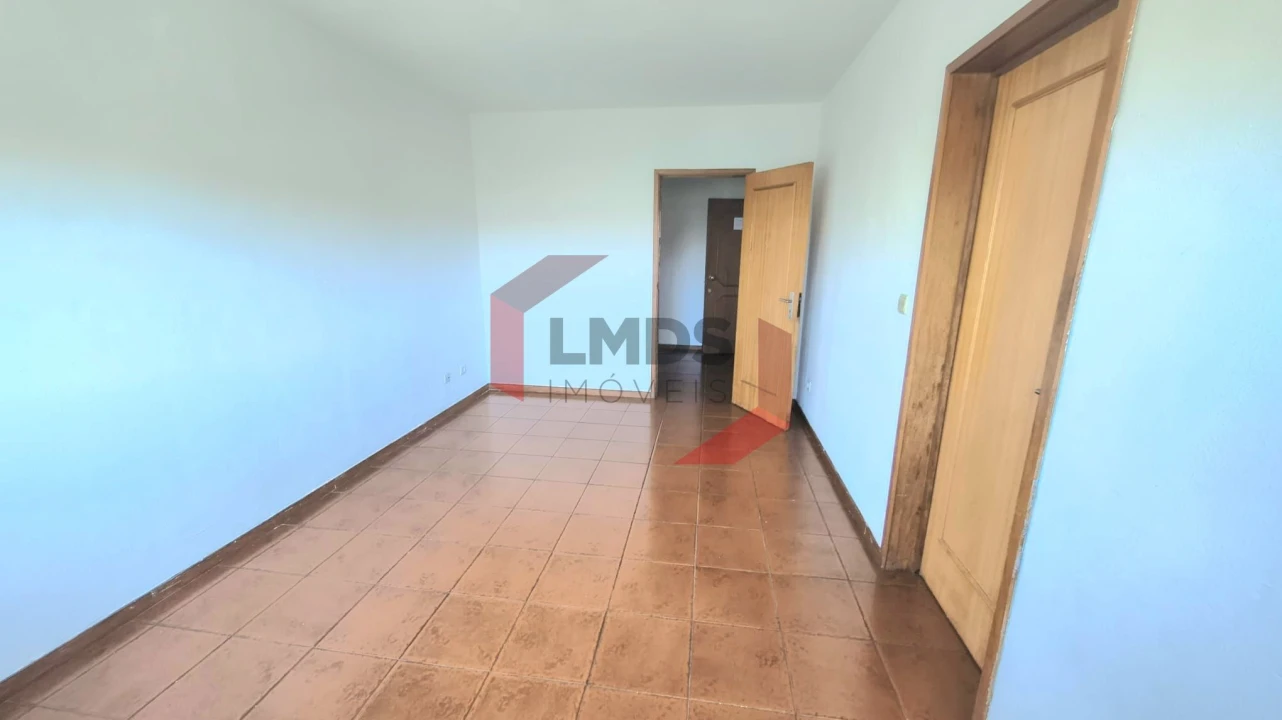 Apartamento T3 para Venda em Vilar de Andorinho Foto 19