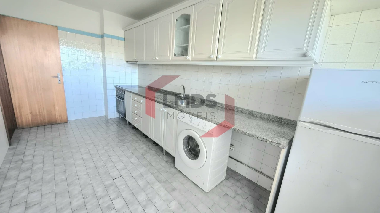 Apartamento T3 para Venda em Vilar de Andorinho Foto 2