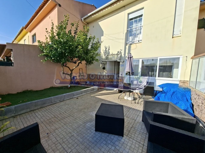 Moradia T2 para Venda em Algueirão-Mem Martins