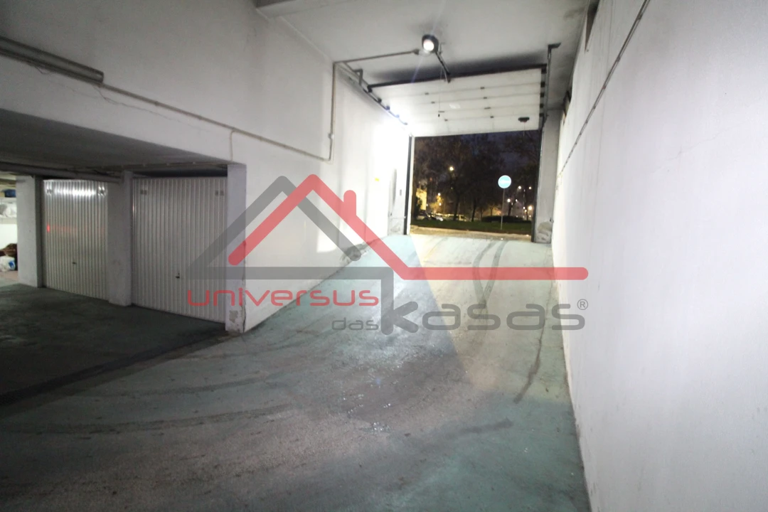 Garagem para Venda em União das Freguesias de Setúbal Foto 1
