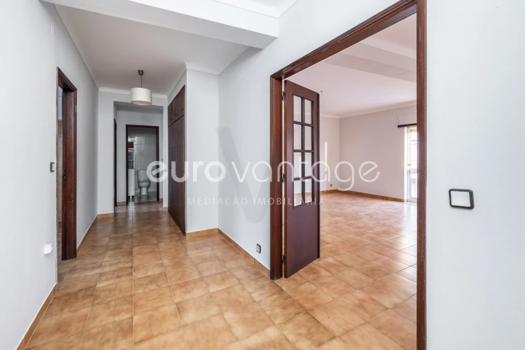 Apartamento T2 para Venda em Marinha Grande Foto 4