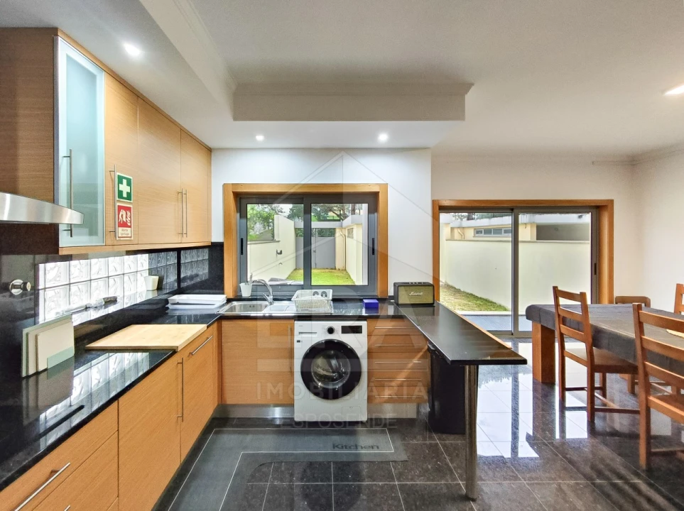 Moradia T4 para Venda em Darque Foto 6