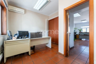 Moradia T8 para Venda em Ramalde