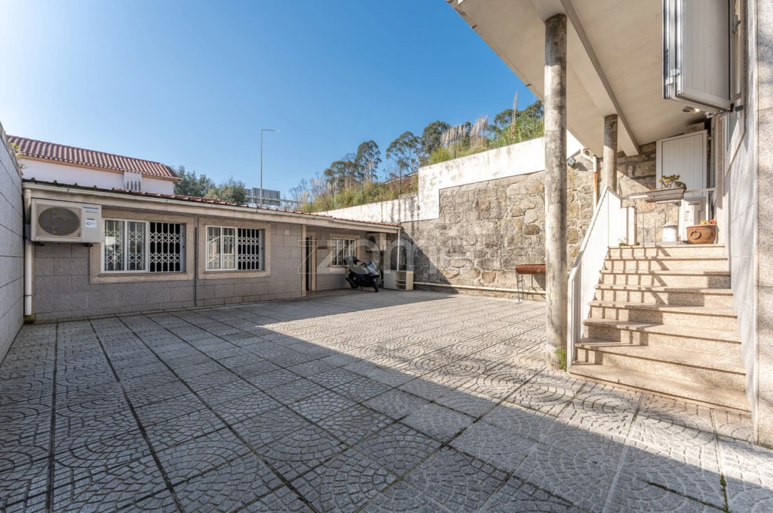 Moradia T8 para Venda em Ramalde Foto 42