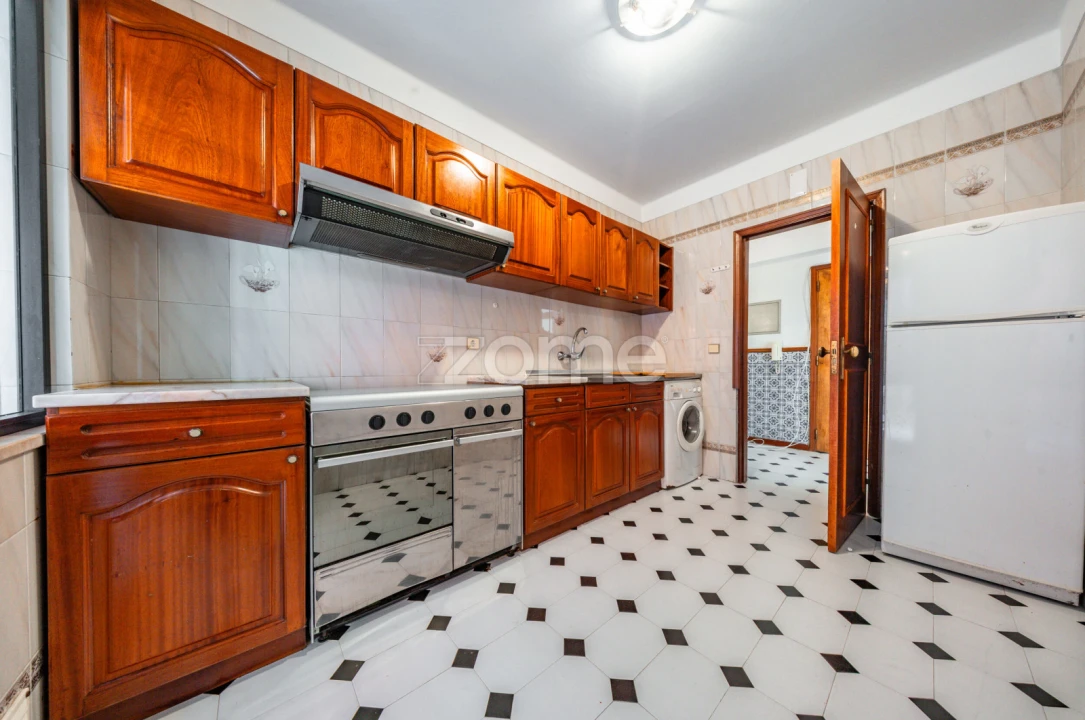 Apartamento T3 para Venda em Santo Antonio dos Olivais Foto 6