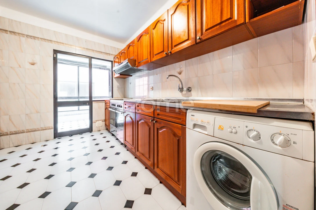 Apartamento T3 para Venda em Santo Antonio dos Olivais Foto 7