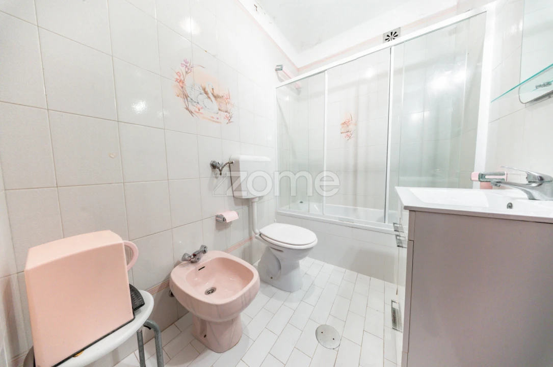 Apartamento T3 para Venda em Santo Antonio dos Olivais Foto 10