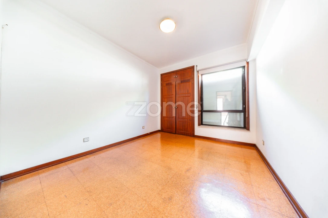Apartamento T3 para Venda em Santo Antonio dos Olivais Foto 16
