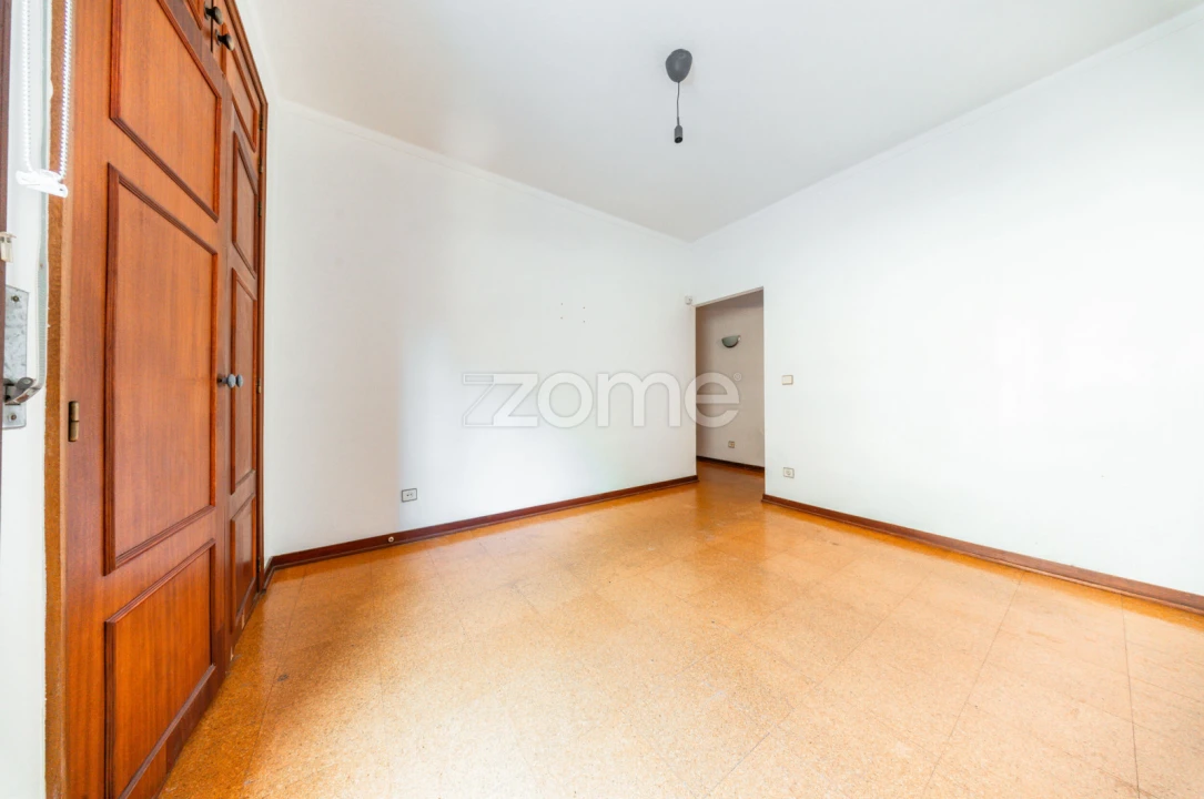 Apartamento T3 para Venda em Santo Antonio dos Olivais Foto 14