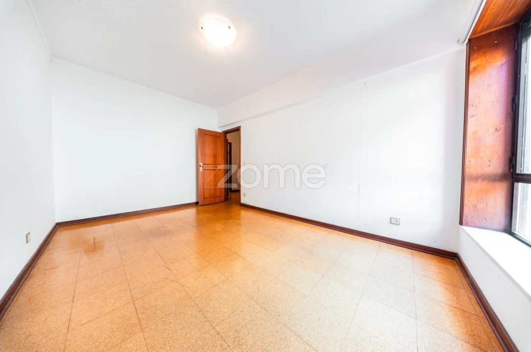 Apartamento T3 para Venda em Santo Antonio dos Olivais Foto 12