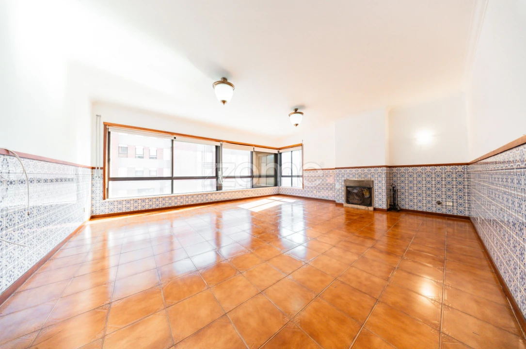Apartamento T3 para Venda em Santo Antonio dos Olivais Foto 2