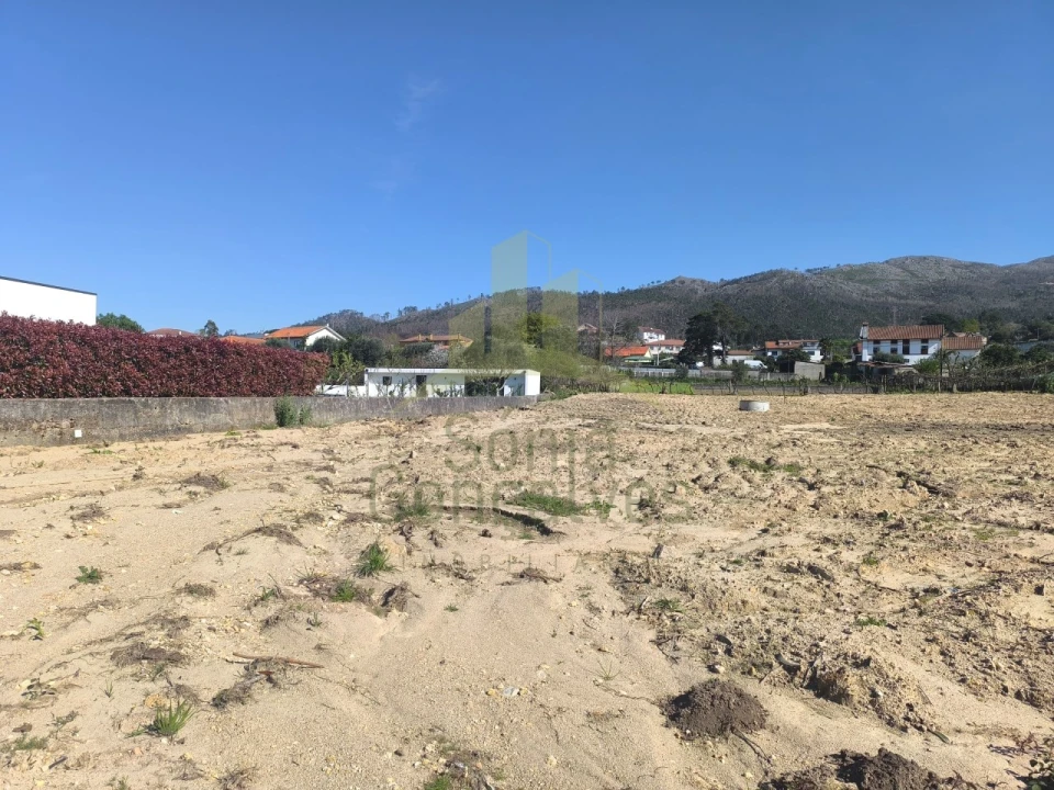 Terreno para Venda em Correlhã Foto 1