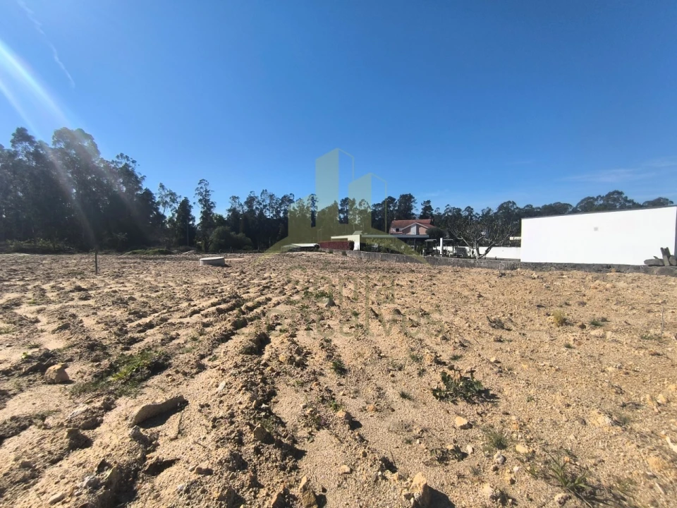 Terreno para Venda em Correlhã Foto 3