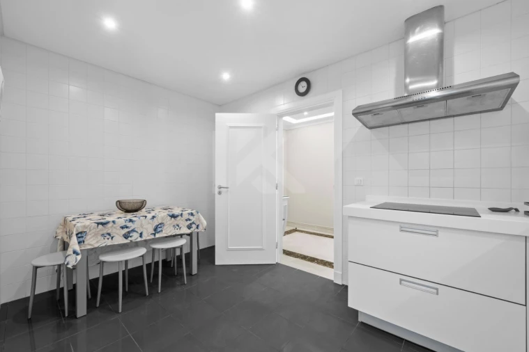 Apartamento T3 para Arrendamento em São Martinho Foto 19