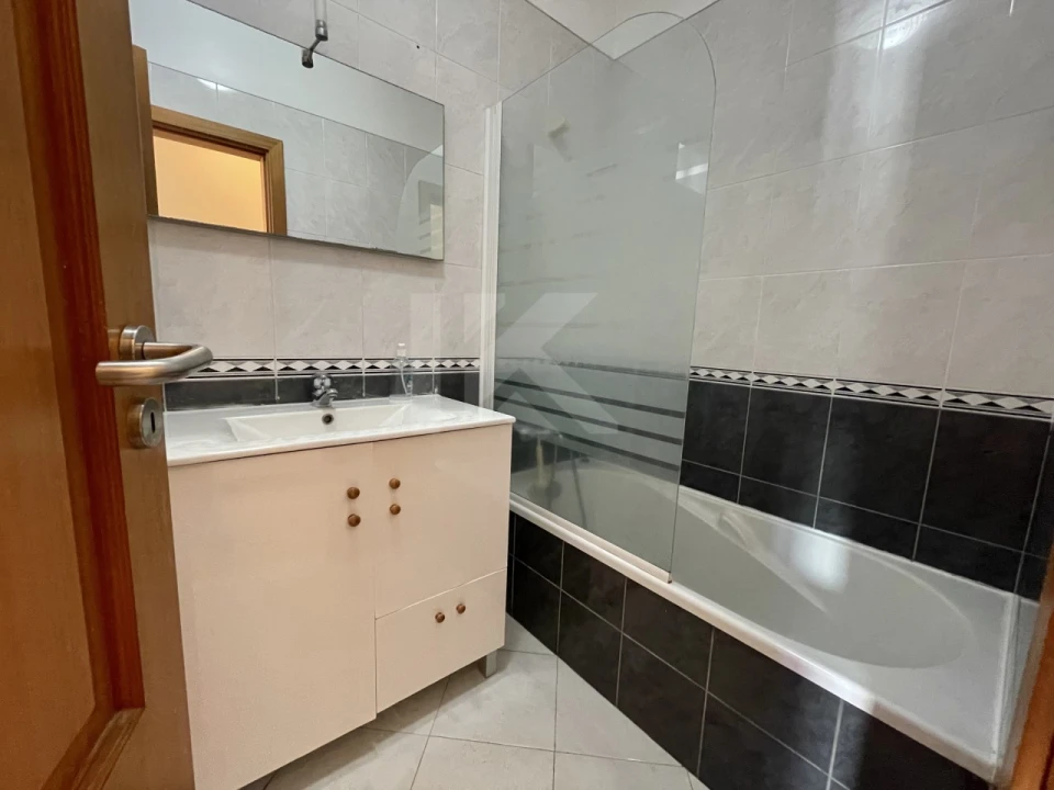 Apartamento T1 para Arrendamento em Funchal (Santa Luzia) Foto 12