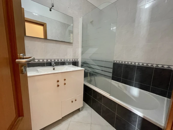 Apartamento T1 para Arrendamento em Funchal (Santa Luzia) Foto 12