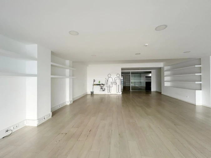 Loja para Arrendamento em Aradas Foto 2