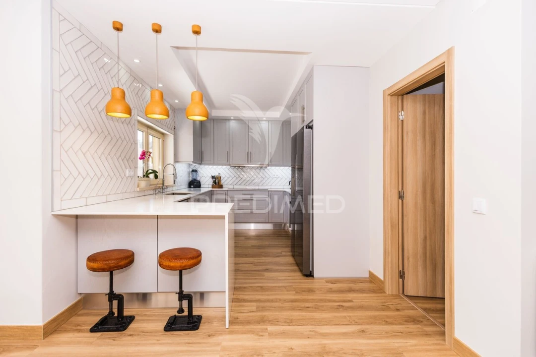 Moradia T5 para Venda em Salir de Matos Foto 3