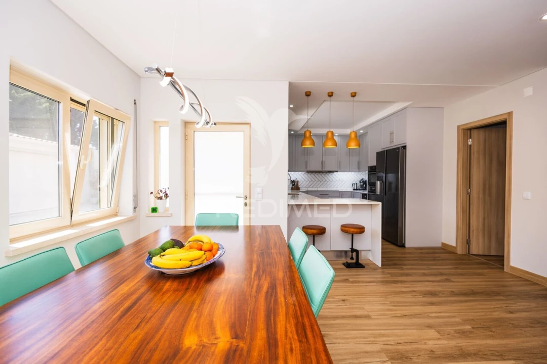 Moradia T5 para Venda em Salir de Matos Foto 6