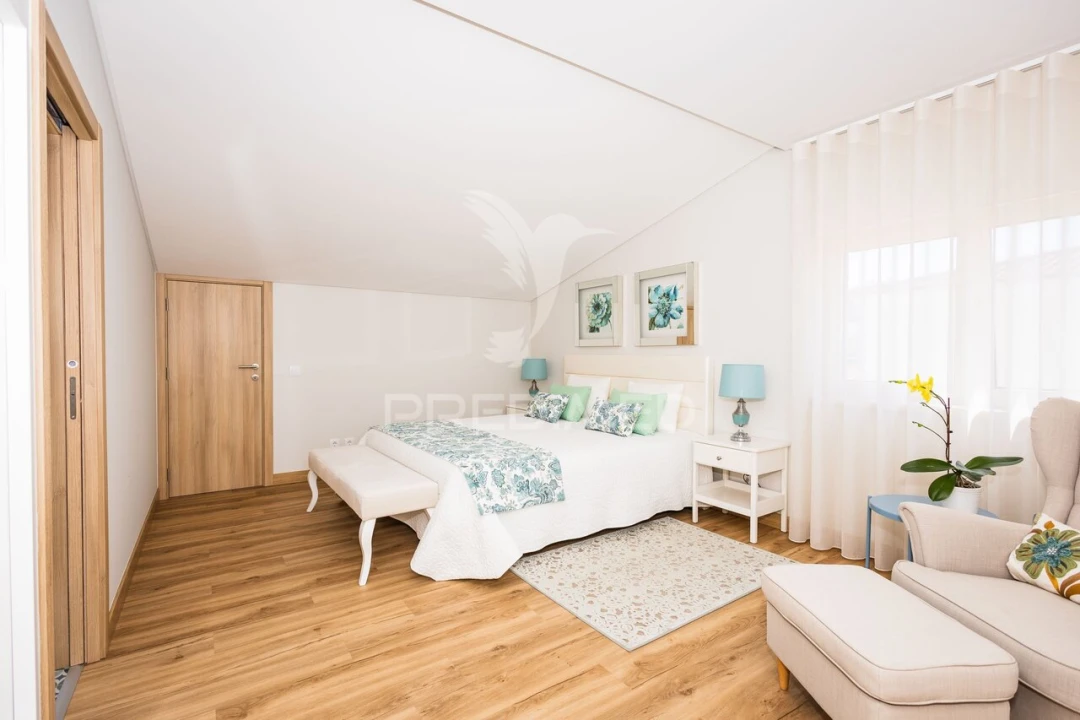 Moradia T5 para Venda em Salir de Matos Foto 26