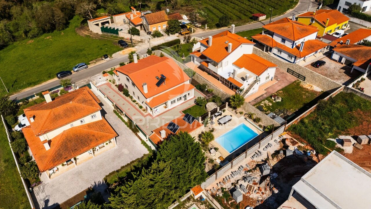 Moradia T5 para Venda em Salir de Matos Foto 2