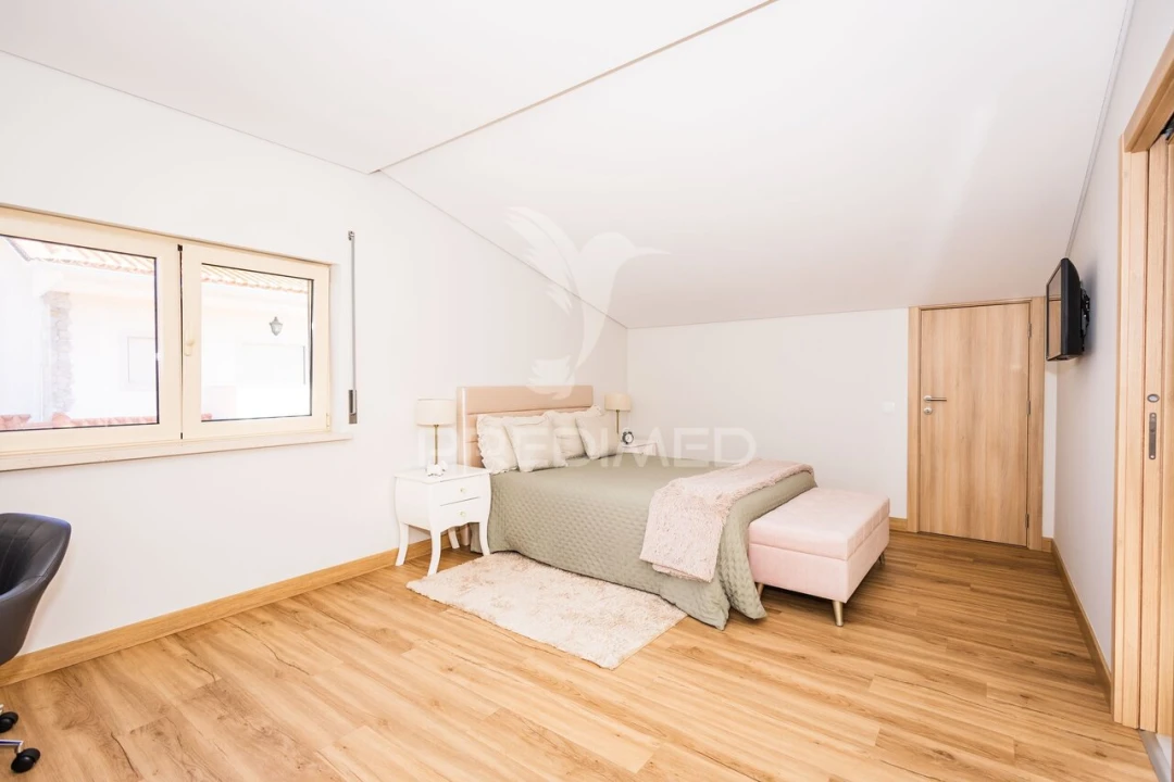 Moradia T5 para Venda em Salir de Matos Foto 30