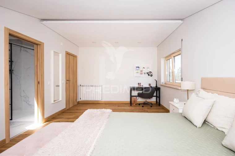 Moradia T5 para Venda em Salir de Matos Foto 31