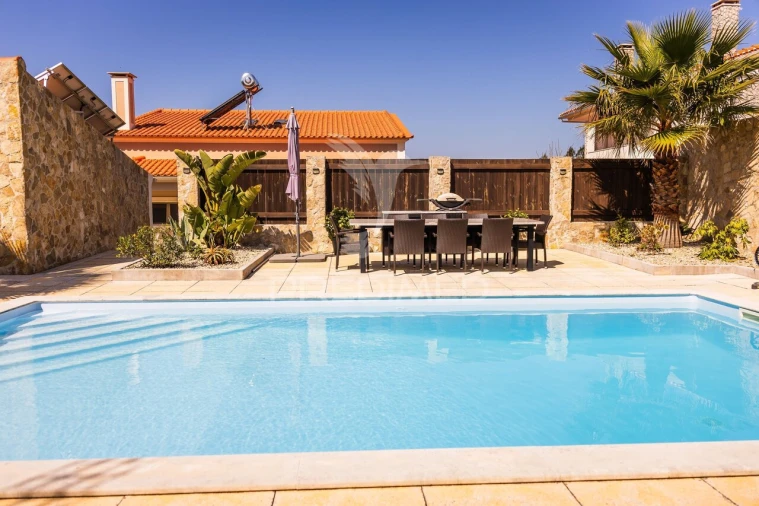 Moradia T5 para Venda em Salir de Matos Foto 37