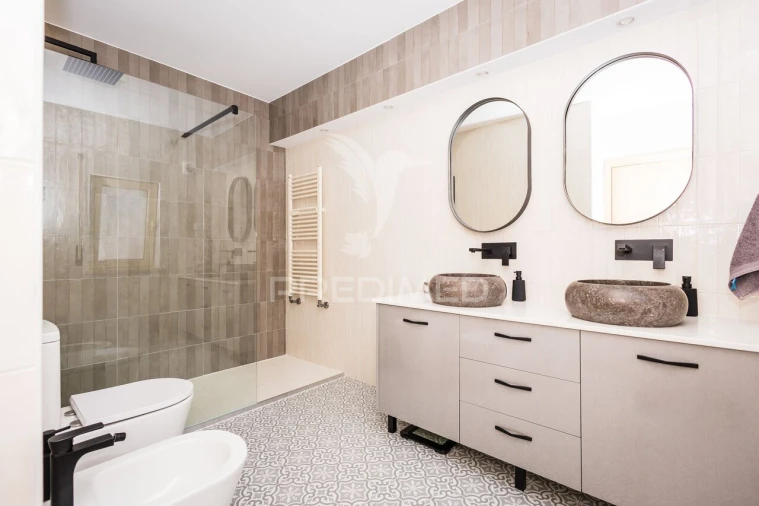 Moradia T5 para Venda em Salir de Matos Foto 12