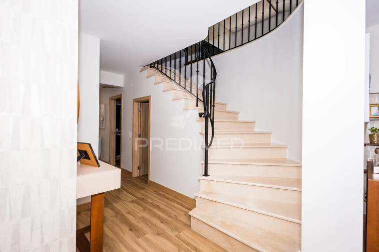 Moradia T5 para Venda em Salir de Matos Foto 22