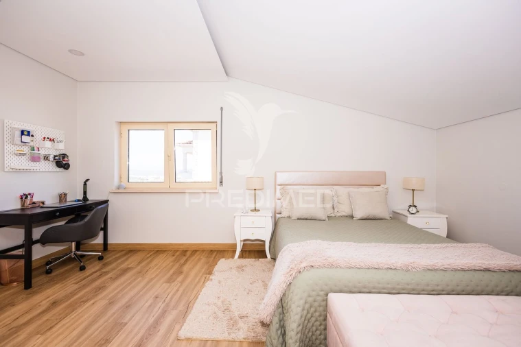 Moradia T5 para Venda em Salir de Matos Foto 32