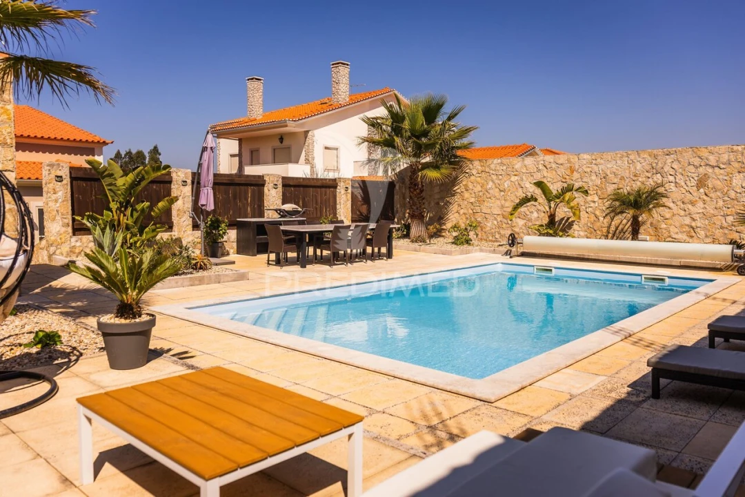 Moradia T5 para Venda em Salir de Matos Foto 36