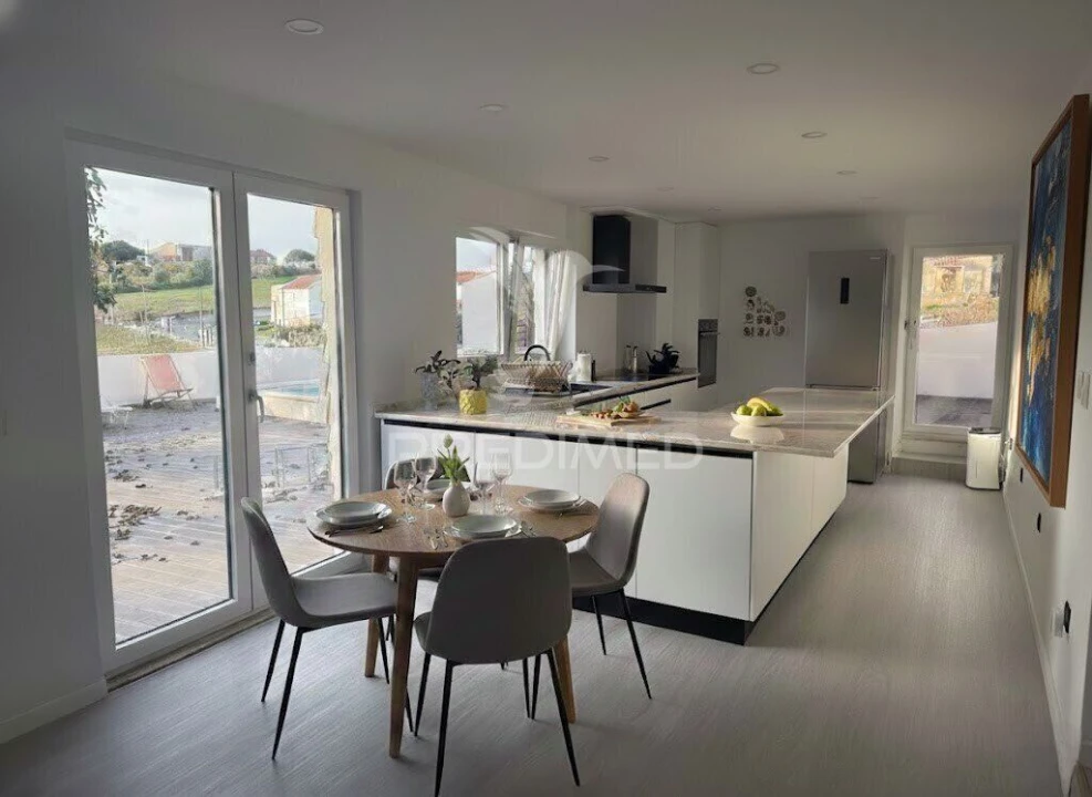 Moradia T3 para Venda em Santiago dos Velhos Foto 2