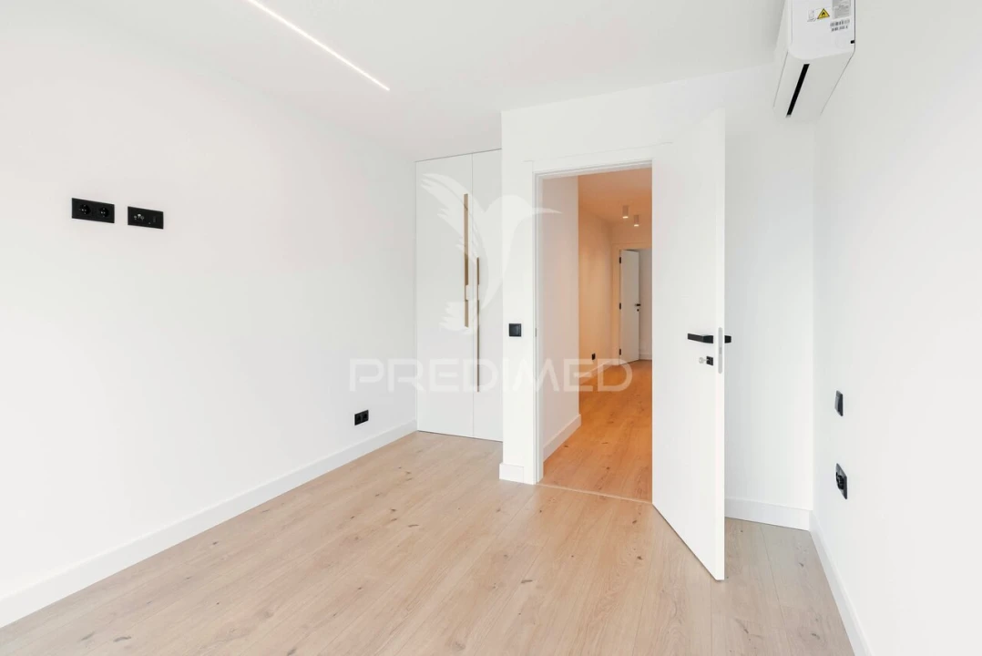 Moradia T3 para Venda em Quelfes Foto 4