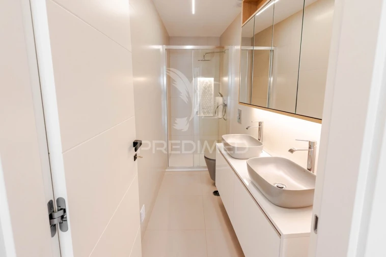 Moradia T3 para Venda em Quelfes Foto 16