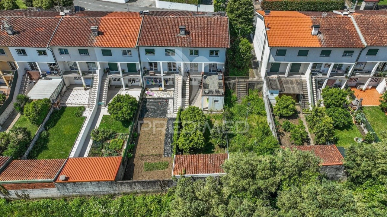 Moradia T3 para Venda em Carrazedo Foto 2