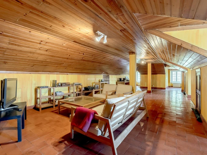 Moradia T7 para Venda em Carnide Foto 9