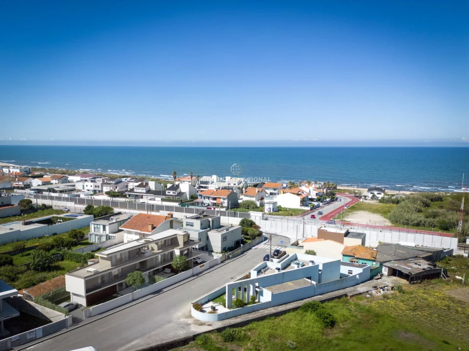 Moradia T4 para Venda em Arcozelo Foto 7