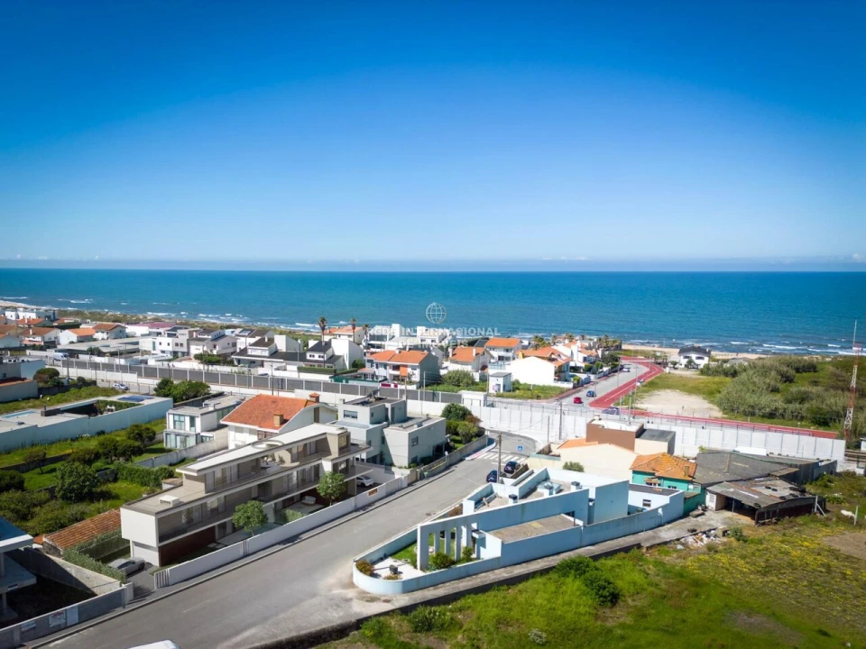 Moradia T3 para Venda em Arcozelo Foto 5