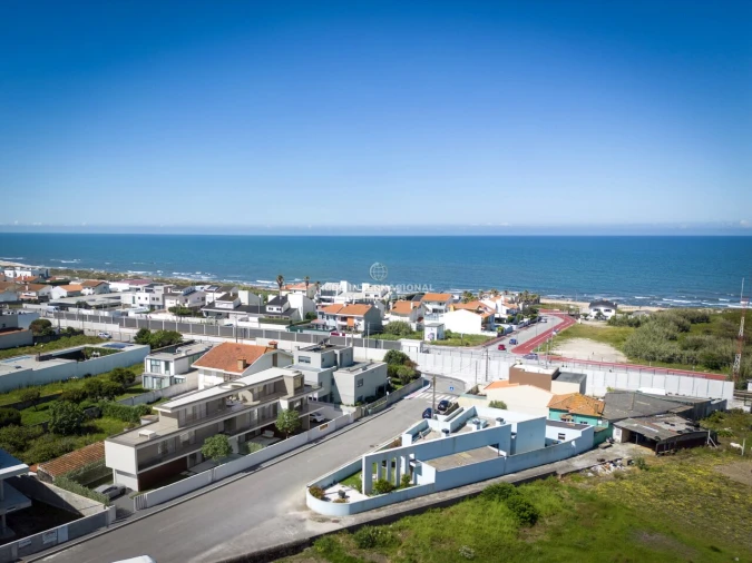 Moradia T3 para Venda em Arcozelo Foto 36