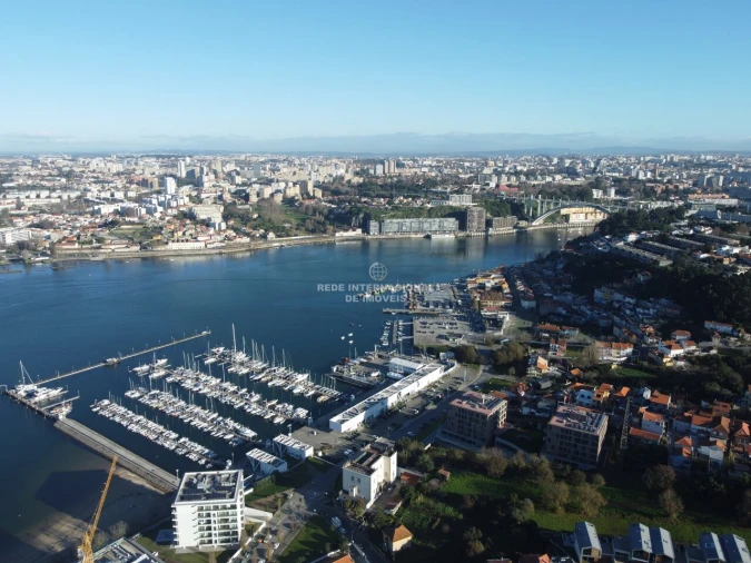 Moradia T3 para Venda em Arcozelo Foto 4