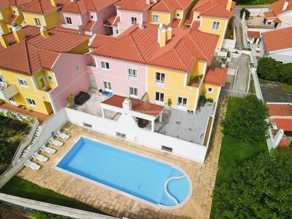 Moradia T4 para Venda em Alcabideche Foto 4