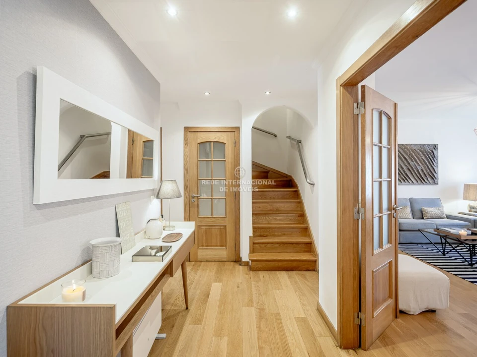 Moradia T4 para Venda em Alcabideche Foto 33