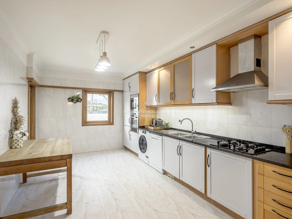 Moradia T4 para Venda em Alcabideche Foto 37