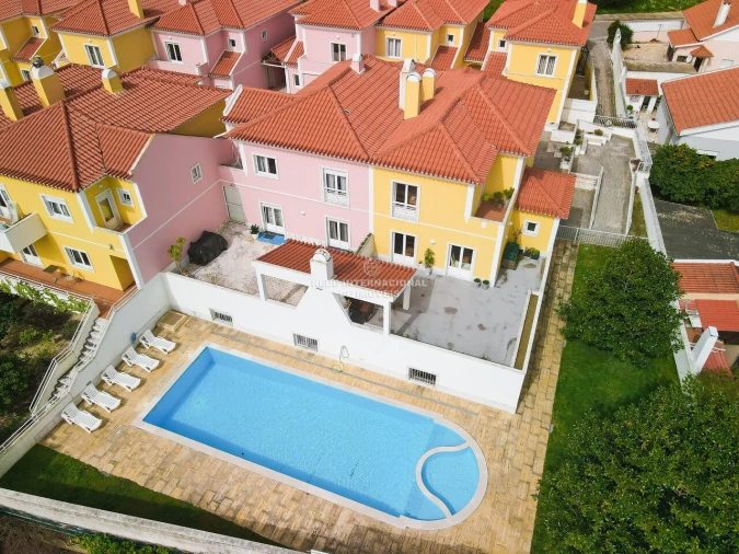 Moradia T4 para Venda em Alcabideche Foto 4