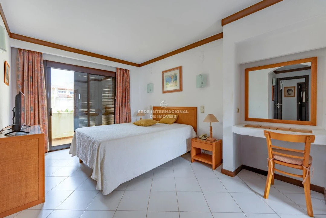 Moradia T4 para Venda em Albufeira e Olhos de Água Foto 2