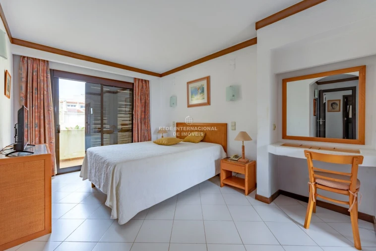 Moradia T4 para Venda em Albufeira e Olhos de Água Foto 2