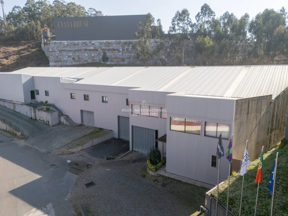 Armazém para Venda em Rebordosa Foto 13